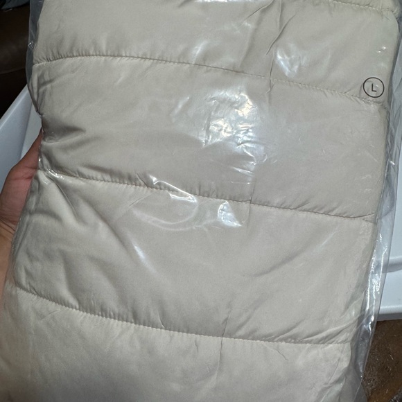 Phillies Mothers Day Red Vest - Picture 3 of 4